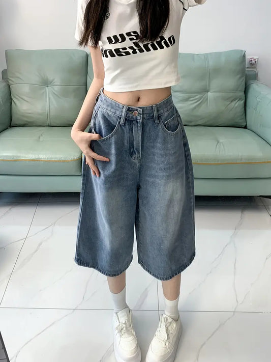 Women'S High-Waisted Denim Shorts, Casual Straight Leg Button Fly Jean Capris, Solid Color, Slight Stretch, with Washed Detail, for Spring/Summer